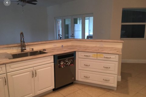 House in Homestead, Florida 4 bedrooms, 276.11 sq.m. № 2058471 - photo 7