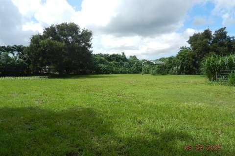 House in Homestead, Florida 4 bedrooms, 276.11 sq.m. № 2058471 - photo 23