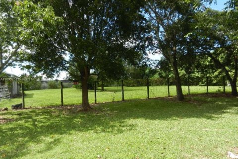 House in Homestead, Florida 4 bedrooms, 276.11 sq.m. № 2058471 - photo 25