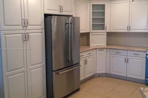 House in Homestead, Florida 4 bedrooms, 276.11 sq.m. № 2058471 - photo 8