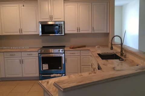 House in Homestead, Florida 4 bedrooms, 276.11 sq.m. № 2058471 - photo 6