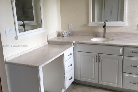 House in Homestead, Florida 4 bedrooms, 276.11 sq.m. № 2058471 - photo 11