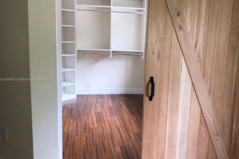 House in Homestead, Florida 4 bedrooms, 276.11 sq.m. № 2058471 - photo 13