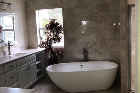 House in Homestead, Florida 4 bedrooms, 276.11 sq.m. № 2058471 - photo 9