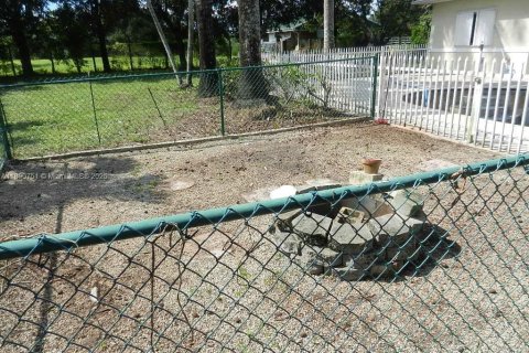 House in Homestead, Florida 4 bedrooms, 276.11 sq.m. № 2058471 - photo 15