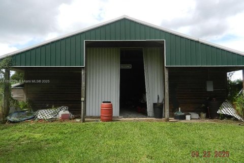 House in Homestead, Florida 4 bedrooms, 276.11 sq.m. № 2058471 - photo 17