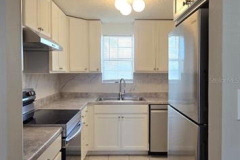Copropriété à louer à New Port Richey, Floride: 2 chambres, 73.58 m2 № 2419819 - photo 3