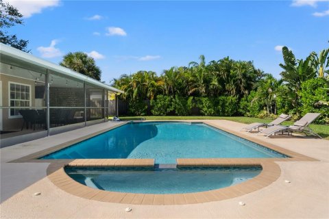 House in Sarasota, Florida 3 bedrooms, 132.85 sq.m. № 2427414 - photo 30