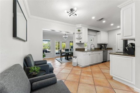 House in Sarasota, Florida 3 bedrooms, 132.85 sq.m. № 2427414 - photo 8