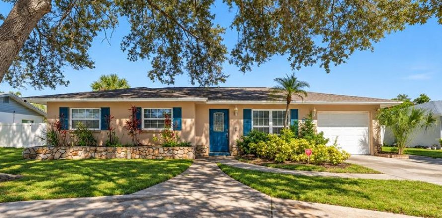 House in Sarasota, Florida 3 bedrooms, 132.85 sq.m. № 2427414