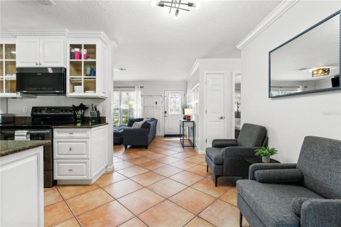 House in Sarasota, Florida 3 bedrooms, 132.85 sq.m. № 2427414 - photo 14