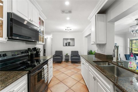 House in Sarasota, Florida 3 bedrooms, 132.85 sq.m. № 2427414 - photo 10