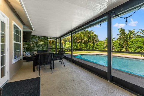 House in Sarasota, Florida 3 bedrooms, 132.85 sq.m. № 2427414 - photo 25