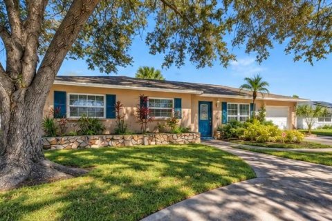 House in Sarasota, Florida 3 bedrooms, 132.85 sq.m. № 2427414 - photo 2