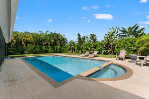 House in Sarasota, Florida 3 bedrooms, 132.85 sq.m. № 2427414 - photo 29
