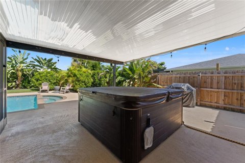 House in Sarasota, Florida 3 bedrooms, 132.85 sq.m. № 2427414 - photo 28