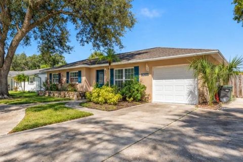 House in Sarasota, Florida 3 bedrooms, 132.85 sq.m. № 2427414 - photo 3