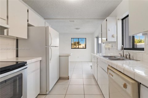 Villa ou maison à louer à Miami, Floride: 3 chambres, 98.1 m2 № 1975012 - photo 7