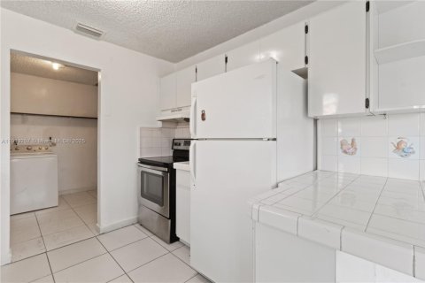 Villa ou maison à louer à Miami, Floride: 3 chambres, 98.1 m2 № 1975012 - photo 6