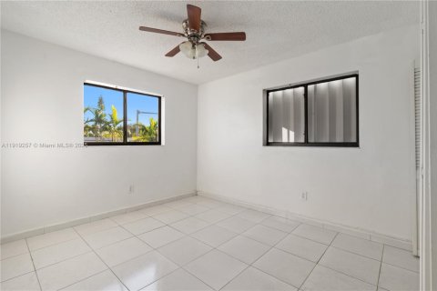 Villa ou maison à louer à Miami, Floride: 3 chambres, 98.1 m2 № 1975012 - photo 11