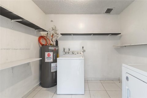 Villa ou maison à louer à Miami, Floride: 3 chambres, 98.1 m2 № 1975012 - photo 8