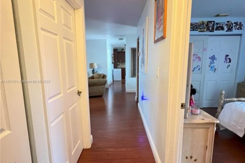 Casa en venta en Miami, Florida, 3 dormitorios, 133.31 m2 № 2035609 - foto 16