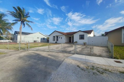 Casa en venta en Miami, Florida, 3 dormitorios, 133.31 m2 № 2035609 - foto 2