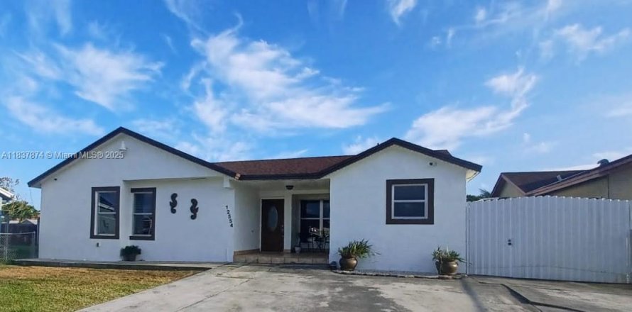 Casa en Miami, Florida 3 dormitorios, 133.31 m2 № 2035609