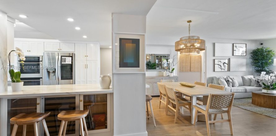 Condominio en Key Biscayne, Florida, 4 dormitorios  № 1993663