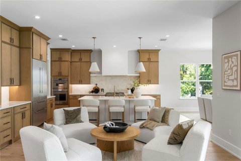 House in Tampa, Florida 4 bedrooms, 425.4 sq.m. № 2354792 - photo 14