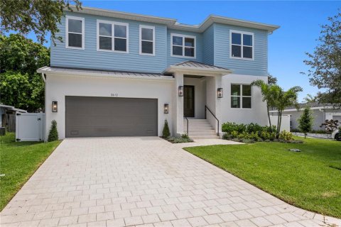 House in Tampa, Florida 4 bedrooms, 425.4 sq.m. № 2354792 - photo 7