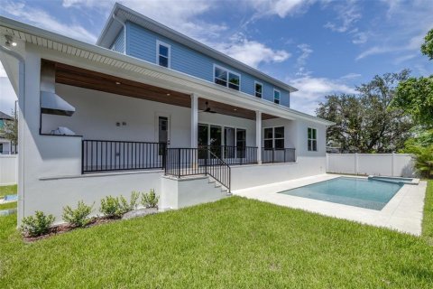 House in Tampa, Florida 4 bedrooms, 425.4 sq.m. № 2354792 - photo 2