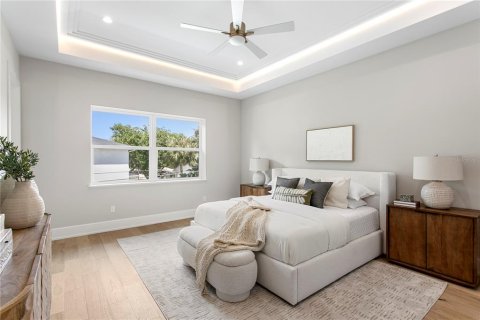 House in Tampa, Florida 4 bedrooms, 425.4 sq.m. № 2354792 - photo 4