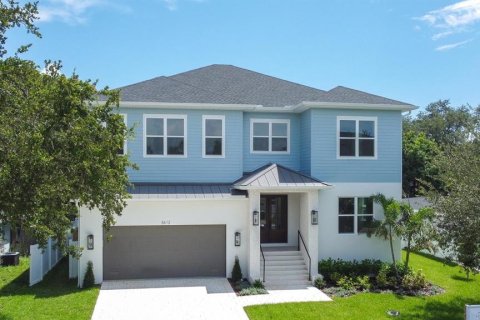 House in Tampa, Florida 4 bedrooms, 425.4 sq.m. № 2354792