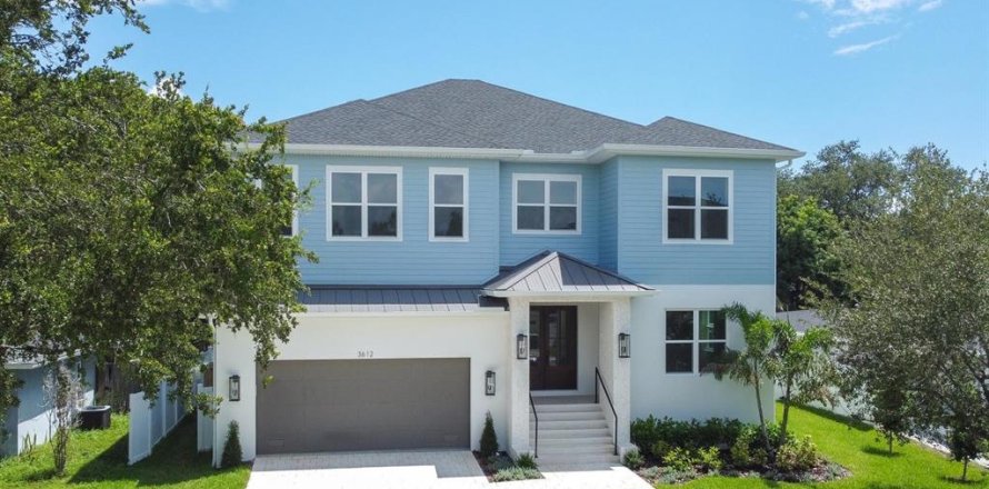 House in Tampa, Florida 4 bedrooms, 425.4 sq.m. № 2354792