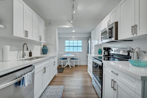 Casa en alquiler en Wilton Manors, Florida, 2 dormitorios, 111.48 m2 № 1223597 - foto 1