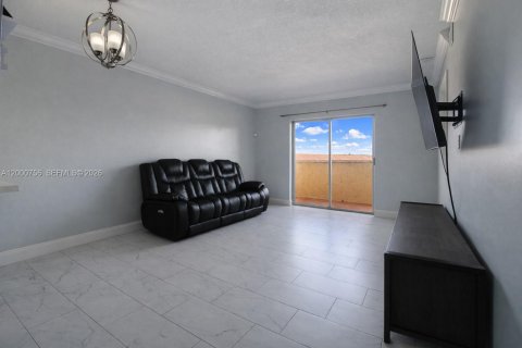 Condo in Miami, Florida, 2 bedrooms  № 2065082 - photo 11