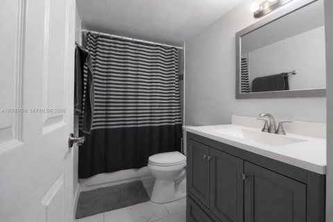 Condo in Miami, Florida, 2 bedrooms  № 2065082 - photo 7
