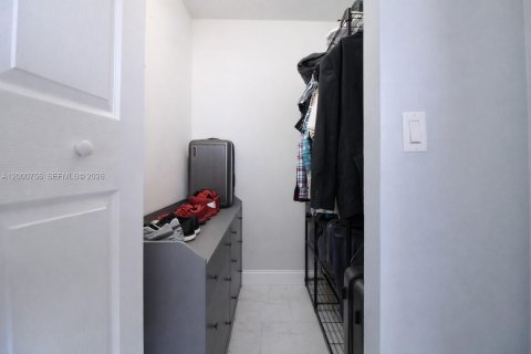 Condo in Miami, Florida, 2 bedrooms  № 2065082 - photo 5