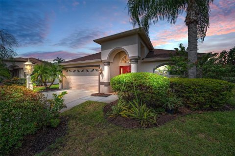 House in Trinity, Florida 3 bedrooms, 188.78 sq.m. № 2272748