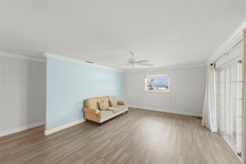 Condo in Fort Myers Beach, Florida, 2 bedrooms № 2384000 - photo 12