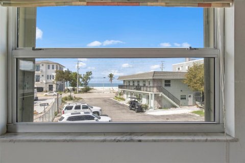 Condo in Fort Myers Beach, Florida, 2 bedrooms № 2384000 - photo 27