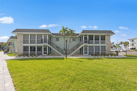 Condo in Fort Myers Beach, Florida, 2 bedrooms № 2384000 - photo 5