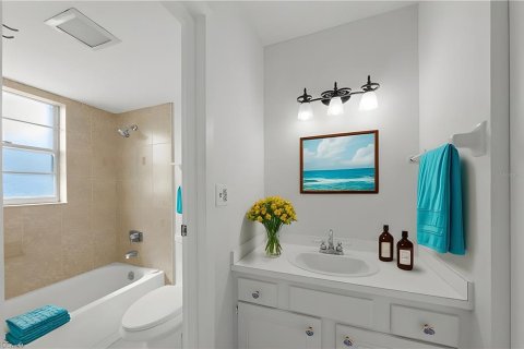 Condo in Fort Myers Beach, Florida, 2 bedrooms № 2384000 - photo 20