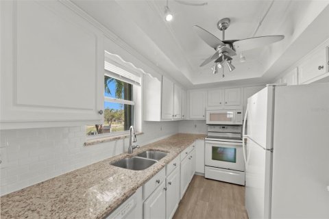 Condo in Fort Myers Beach, Florida, 2 bedrooms № 2384000 - photo 15