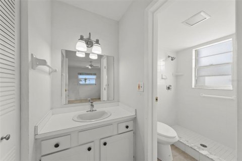 Condo in Fort Myers Beach, Florida, 2 bedrooms № 2384000 - photo 26