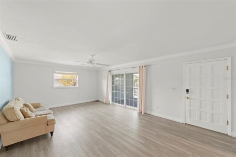 Condo in Fort Myers Beach, Florida, 2 bedrooms № 2384000 - photo 11