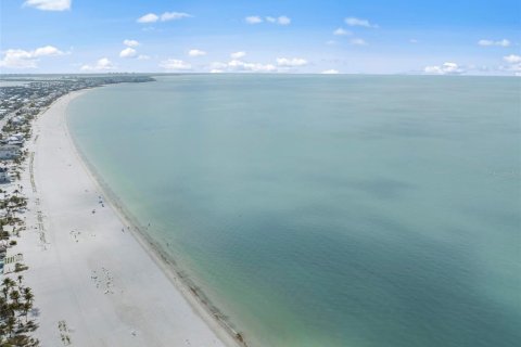 Condo in Fort Myers Beach, Florida, 2 bedrooms № 2384000 - photo 2