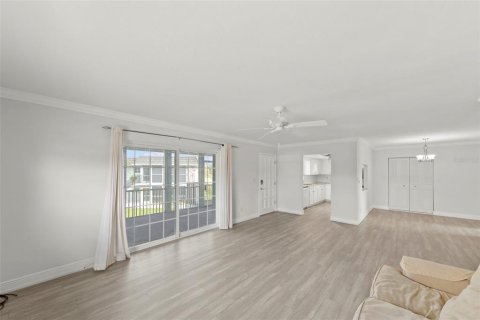Condo in Fort Myers Beach, Florida, 2 bedrooms № 2384000 - photo 10