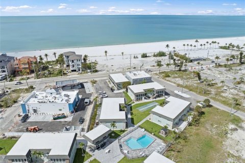 Condo in Fort Myers Beach, Florida, 2 bedrooms № 2384000 - photo 4
